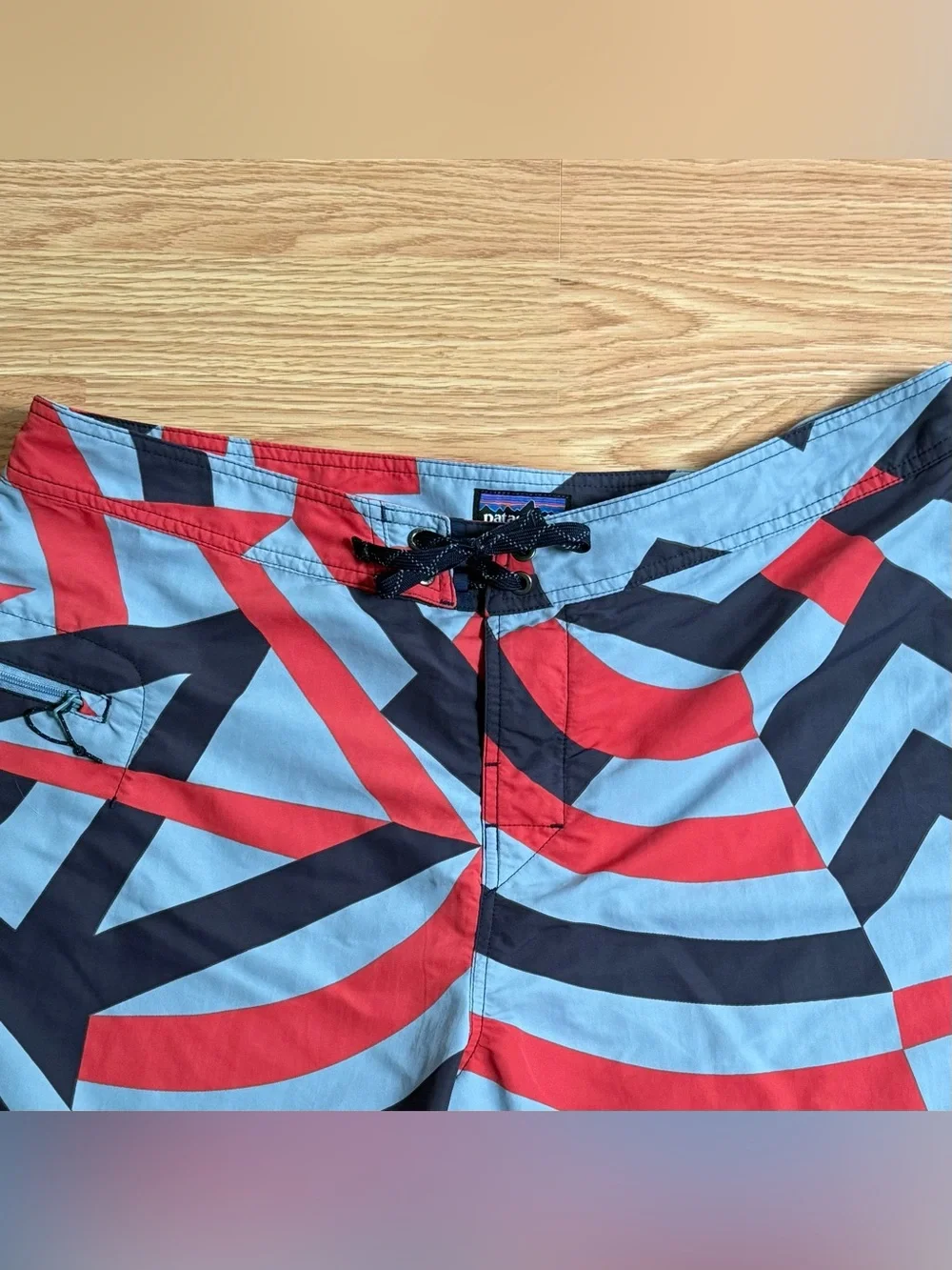 Patagonia Men’s Size 38 Wavefarer Printed Board Shorts